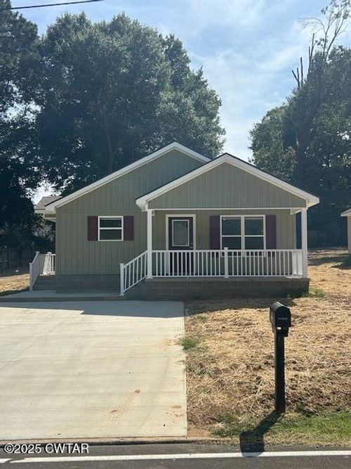 111 W Parkview St, Dyersburg, TN, 38024-3017 | Card Image