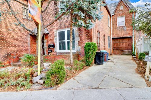 6743 Selfridge St, Forest Hills, NY, 11375-5738 | Card Image