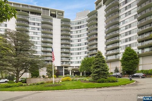 1 Claridge Dr, Verona, NJ, 07044-3010 | Card Image