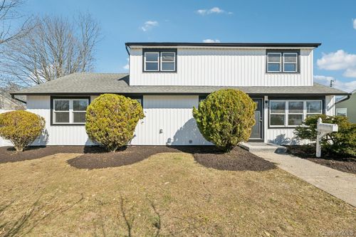 38 Somerset Rd E, Amityville, NY, 11701-2018 | Card Image