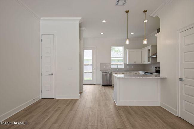 17-web-or-mls-1510 Kaliste Saloom Rd-17 | Image 5