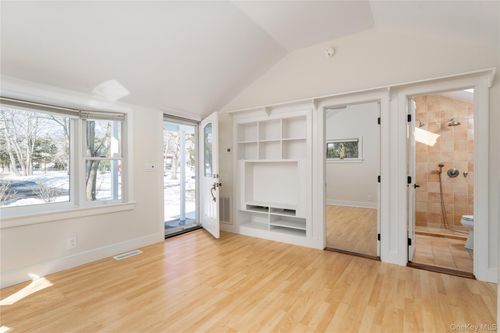 5 Sherman Ave, Hampton Bays, NY, 11946-3025 | Card Image