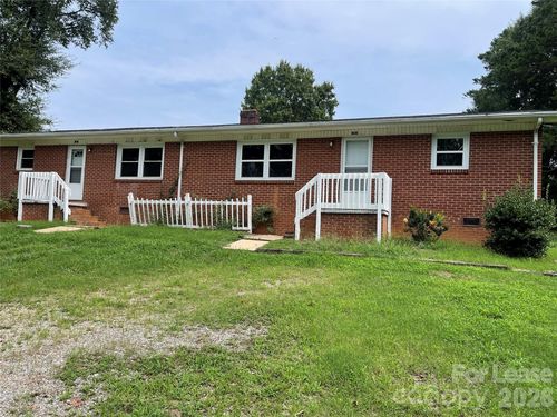 2420 4th Ave Sw, Hickory, NC, 28602-2013 | Card Image