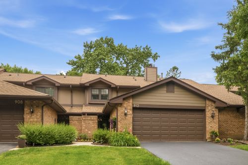 912 Indian Boundary Dr, Westmont, IL, 60559-1079 | Card Image