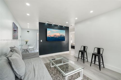 4421-4421 Nw 9th St, Miami, FL, 33126-2407 | Card Image