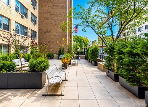 10e-333 E 46th St, New York, NY, 10017-7429 | Card Image