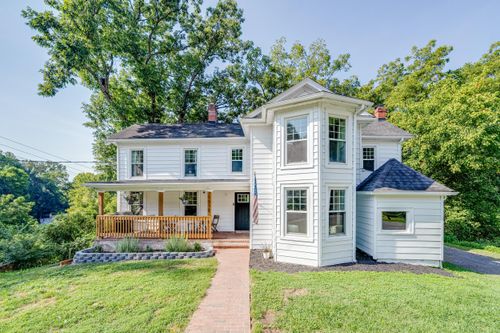1038 Valencia Dr, Huddleston, VA, 24104-3490 | Card Image