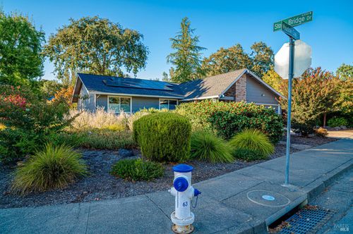 6401 Meadow Creek Ln, Santa Rosa, CA, 95409-5811 | Card Image