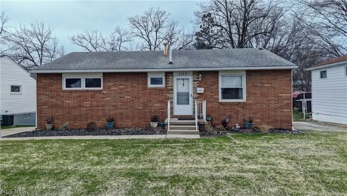 1133 Clearmount Avenue Se, North Canton, OH, 44720 | Card Image