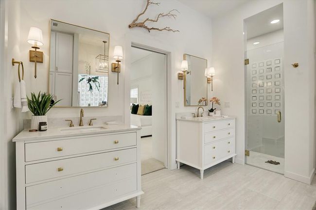 5411 Pine St, House other with 5 bedrooms, 5 bathrooms and 3 parking in Bellaire TX | Image 32