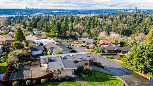 13635 Se 43rd St, Bellevue, WA, 98006-2227 | Card Image