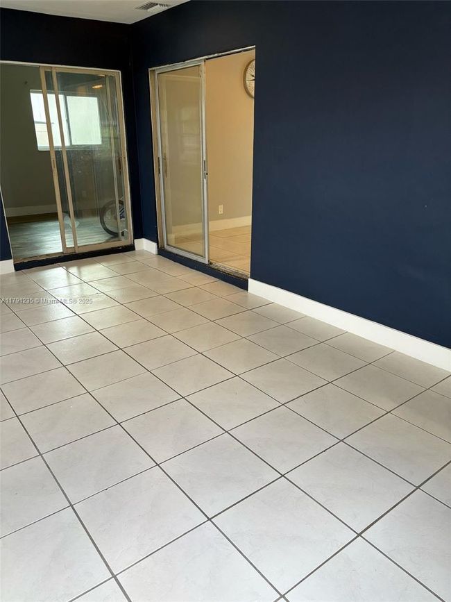 6807 Nw 75 Th St, House other with 2 bedrooms, 1 bathrooms and null parking in Tamarac FL | Image 24