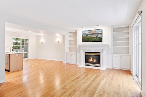 204 Central Ave S, Wayzata, MN, 55391-1818 | Card Image