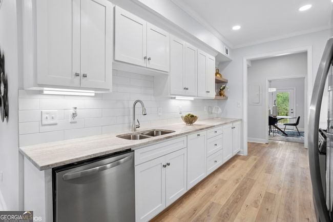 5273 Glenridge Dr, Townhouse with 3 bedrooms, 4 bathrooms and 2 parking in Sandy Springs GA | Image 19