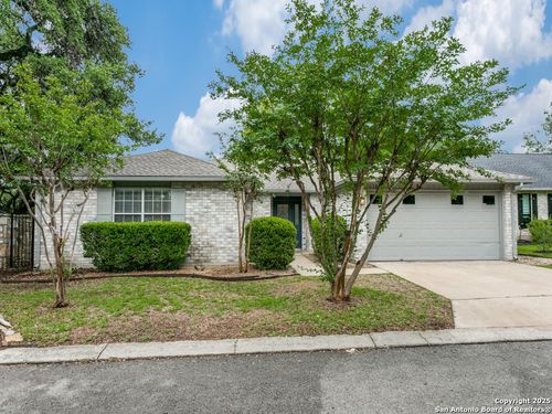 101 Saddle Club Cir, Boerne, TX, 78006-2800 | Card Image