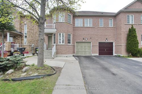 4 Kanata Rd, Brampton, ON, L7A3R2 | Card Image