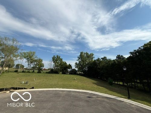 4888 Lakeview Dr, Greenwood, IN, 46143-9383 | Card Image