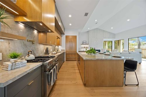 1823 Ebony Ln, Houston, TX, 77018-5020 | Card Image