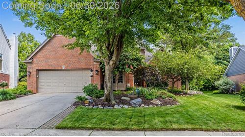 1085 Bloomview Cir, Rochester, MI, 48307-1728 | Card Image
