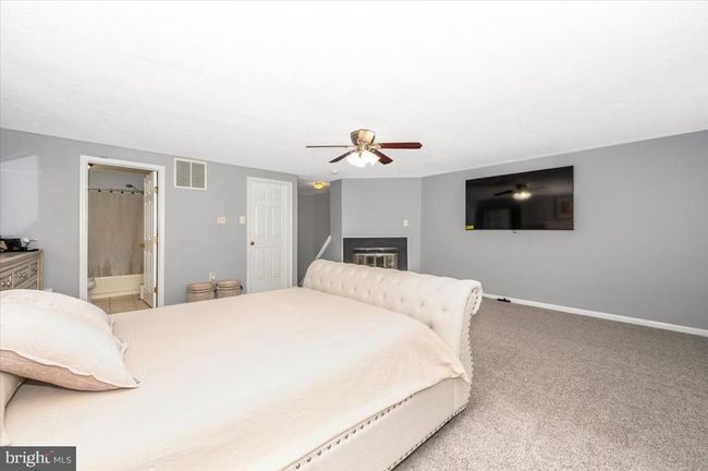 558 Hollyberry Way, Townhouse with 3 bedrooms, 3 bathrooms and null parking in FREDERICK MD | Image 37