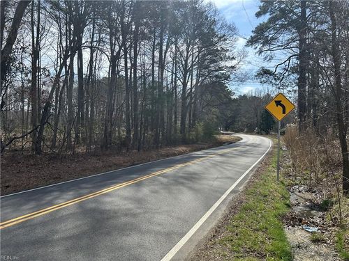 2402 Wolf Trap Rd, Yorktown, VA, 23692-4931 | Card Image