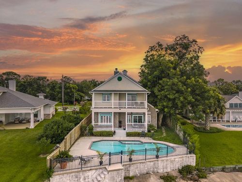 3039 Bayshore Dr, Bacliff, TX, 77518-1114 | Card Image