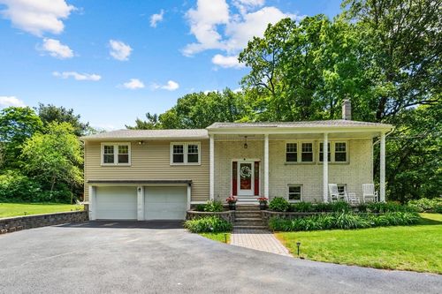 84 Hill St, Topsfield, MA, 01983-2404 | Card Image