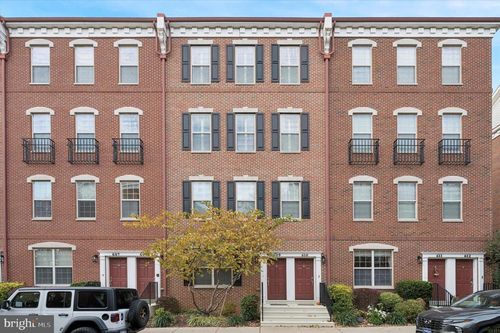 610 Captains Way, PHILADELPHIA, PA, 19146-5243 | Card Image
