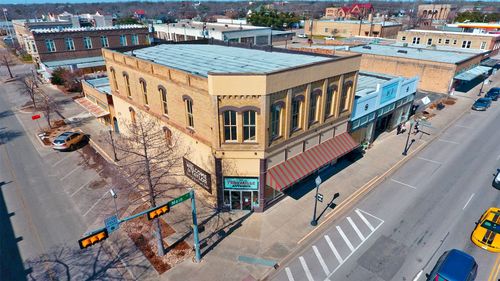 401 N Main St, Taylor, TX, 76574-3644 | Card Image