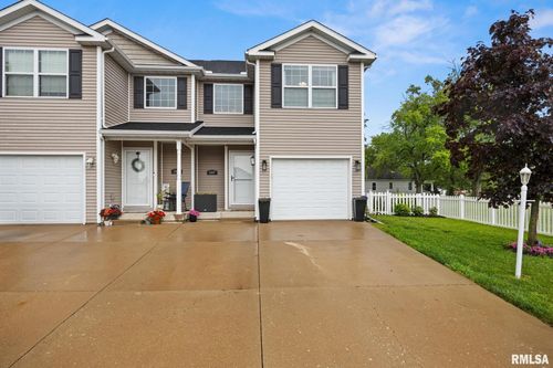 1105 Dixon St, Washington, IL, 61571-9004 | Card Image