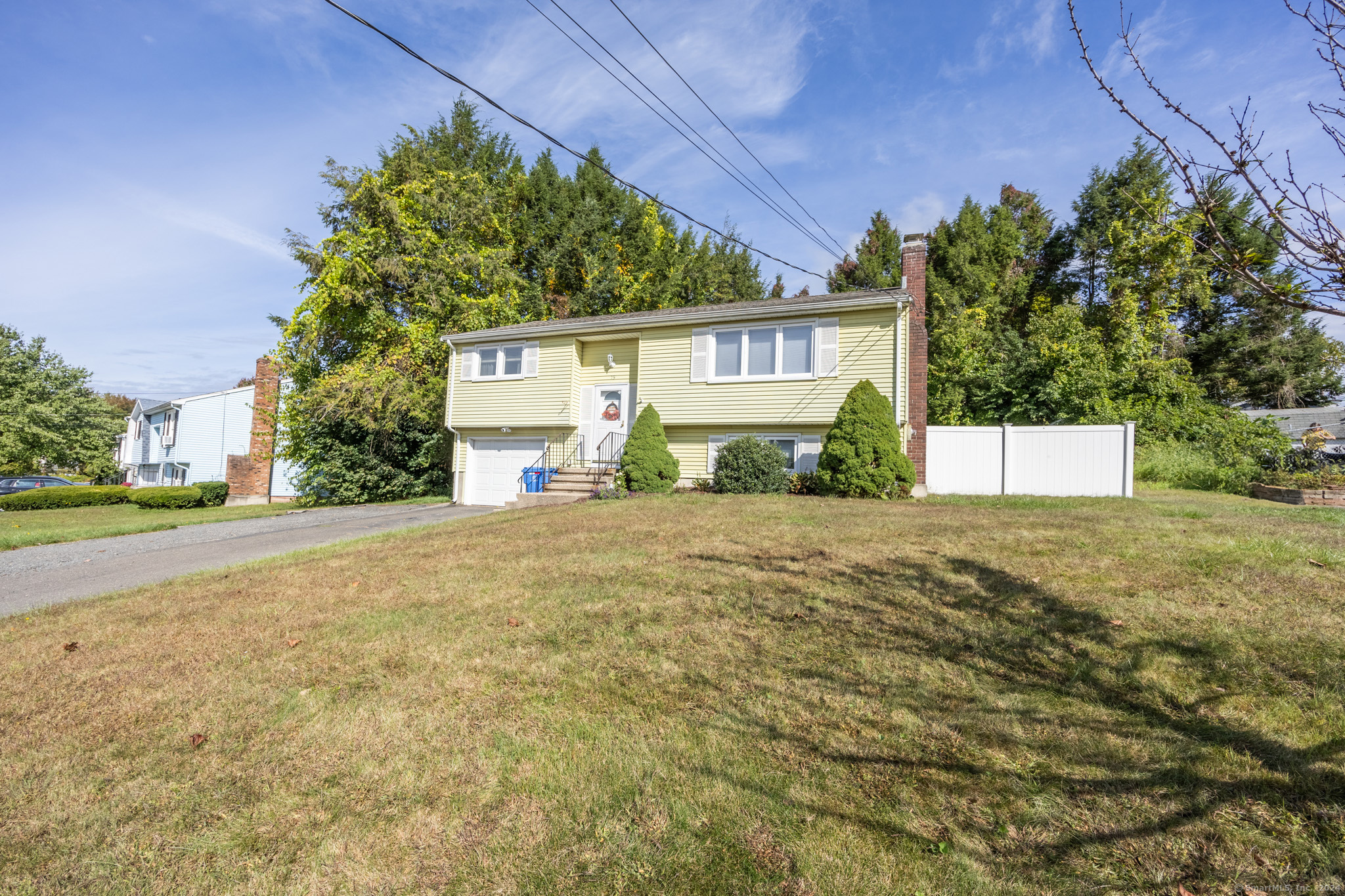 Hotchkiss Dr, Bristol, CT 06010
