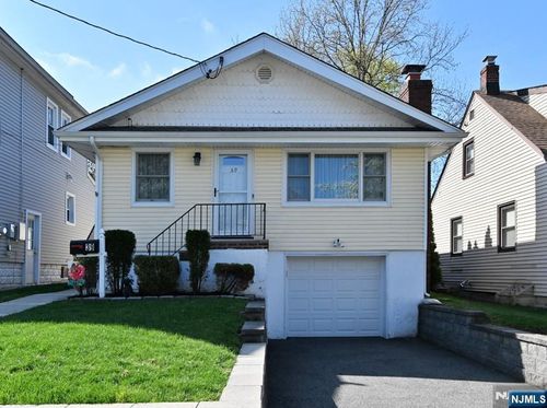 39 Niagara St, Dumont, NJ, 07628-3405 | Card Image