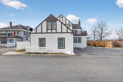 2002 E Main St, Mohegan Lake, NY, 10547-1291 | Card Image