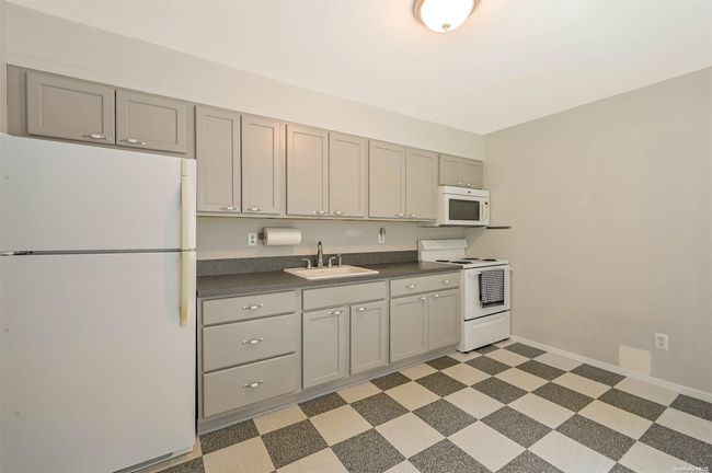 APT-31 - 40 W 4 Th St, Home with 1 bedrooms, 1 bathrooms and 1 parking in Patchogue NY | Image 7