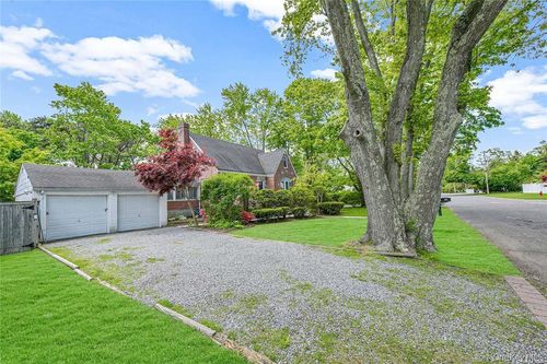 30 Mckinley St, Brentwood, NY, 11717-2923 | Card Image