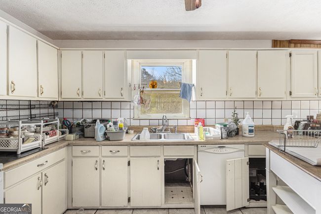 290 Lyons Bridge Rd Sw, House other with 4 bedrooms, 2 bathrooms and 4 parking in Lindale GA | Image 9
