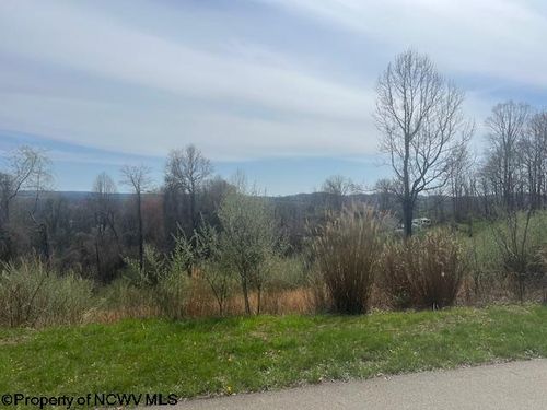 32 Springston Dr, Fairmont, WV, 26554-1573 | Card Image