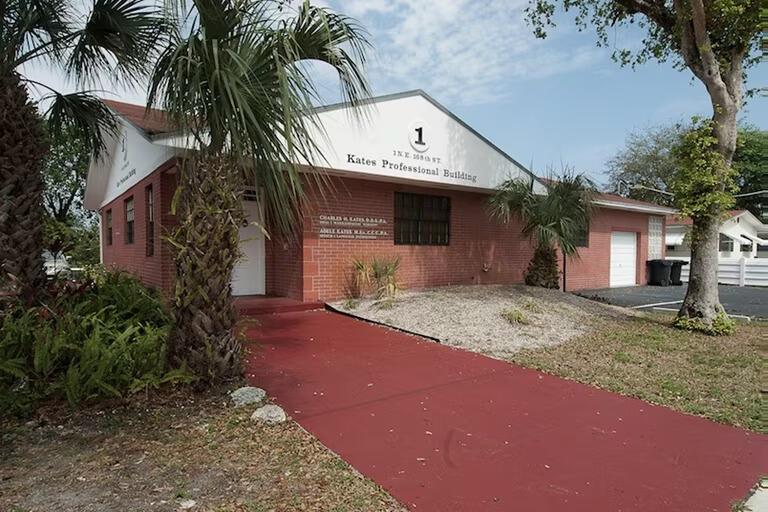 Commercial Sale in North Miami Beach 3