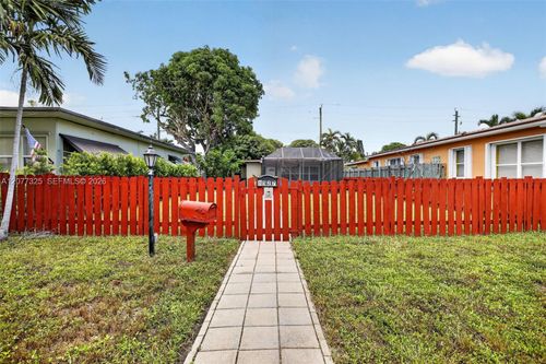 1527 Jackson St, Hollywood, FL, 33020-5243 | Card Image