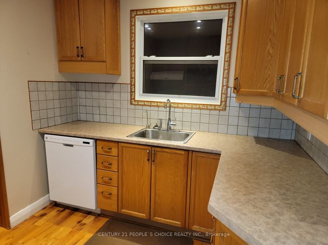 27 South Dr, House other with 3 bedrooms, 2 bathrooms and 5 parking in Dundas ON | Image 22