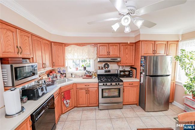 136 Martin Ave, House other with 3 bedrooms, 2 bathrooms and null parking in Clifton NJ | Image 8