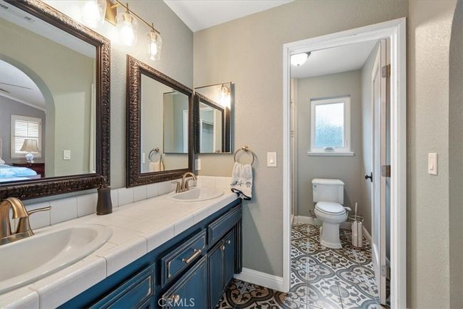 Primary Bathroom | Image 12