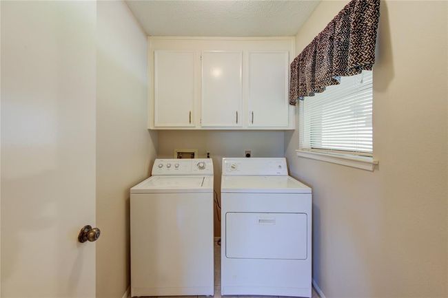 Laundry room (washer and dryer stay!) | Image 25