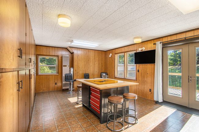 Lots of storage and has a seperate heater | Image 22