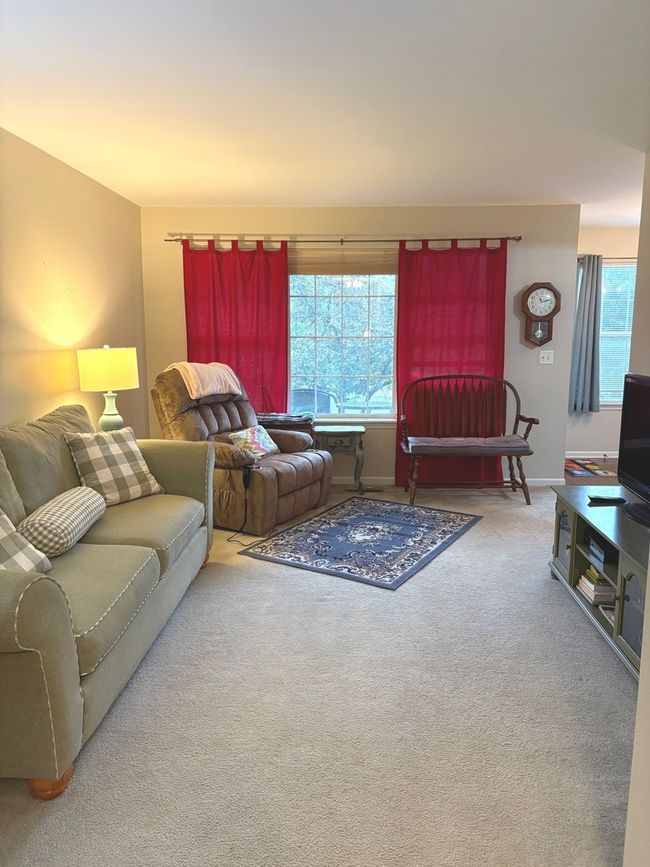 UNIT-2 - 1127 N Red Oak Cir, Condo with 2 bedrooms, 2 bathrooms and 2 parking in Round Lake Beach IL | Image 4