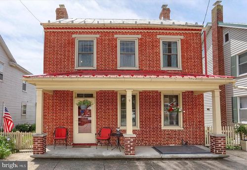 9 W Main St, NEW KINGSTOWN, PA, 17072-7001 | Card Image