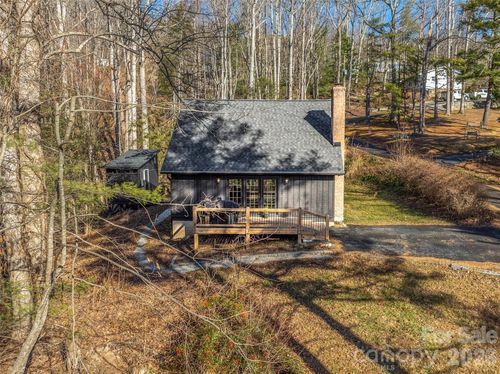 1 Thornwood Ln, Hendersonville, NC, 28792-8228 | Card Image
