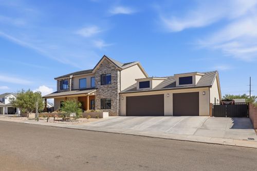 2976 E Sycamore Ln, St George, UT, 84790-1370 | Card Image