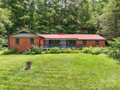 71 Auburn Park Dr, Waynesville, NC, 28786-6749 | Card Image