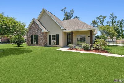 29403 White Oak, House other with 3 bedrooms, 2 bathrooms and null parking in Livingston LA | Image 2